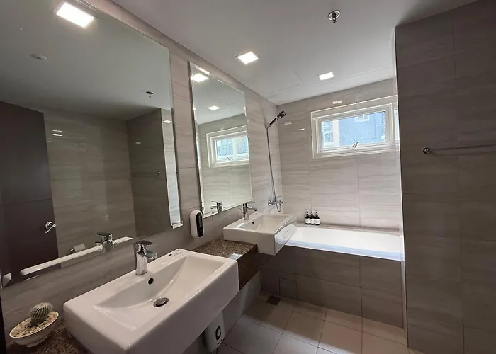 Comfortable 3 Bedroom Seaview Next To Okada Casino Airports Moa